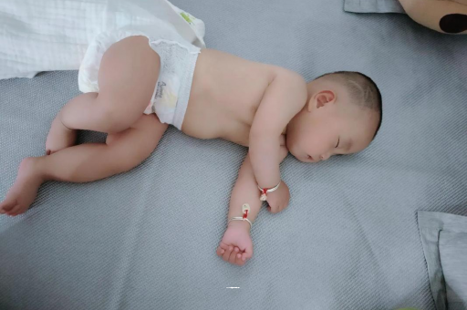分宜没满月的宝宝
